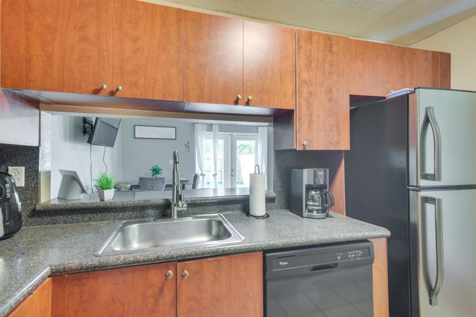 Opa-Locka Townhome, 15 Mi To Miami Beach! 外观 照片